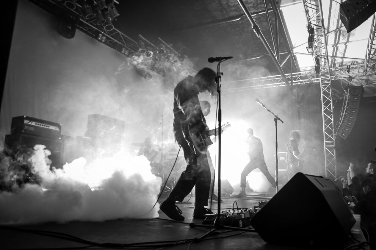 Mit Dornen und Galgen: In der Essigfabrik spielen Amenra ihr bisher größtes Köln-Konzert. – Live in Köln.