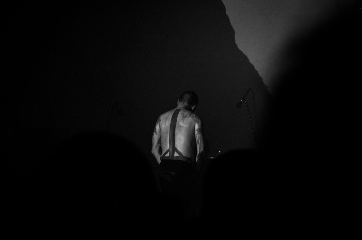 Mit Dornen und Galgen: In der Essigfabrik spielen Amenra ihr bisher größtes Köln-Konzert. – Van Eeckhout.