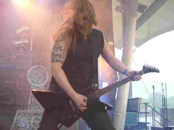 Kamen wie die Wikinger und machten alles platt: Amon Amarth. – 