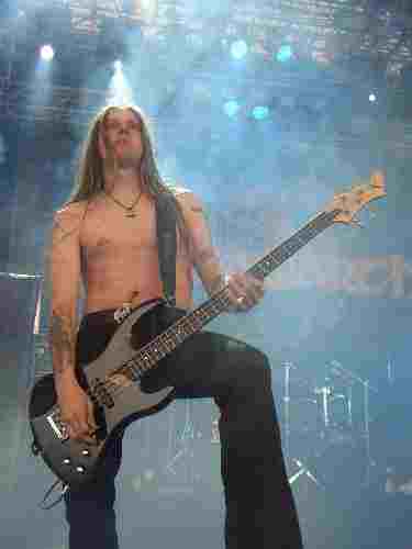 Kamen wie die Wikinger und machten alles platt: Amon Amarth. – 