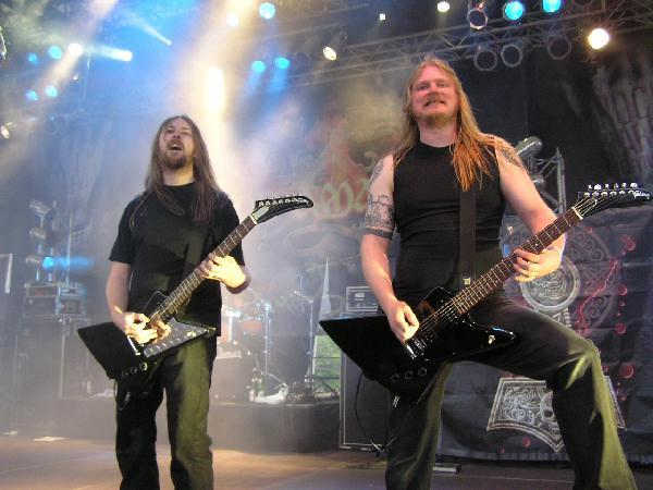 Kamen wie die Wikinger und machten alles platt: Amon Amarth. – 
