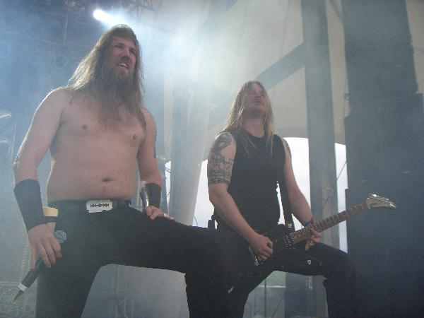 Kamen wie die Wikinger und machten alles platt: Amon Amarth. – 
