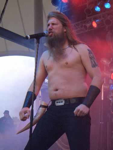 Kamen wie die Wikinger und machten alles platt: Amon Amarth. – 
