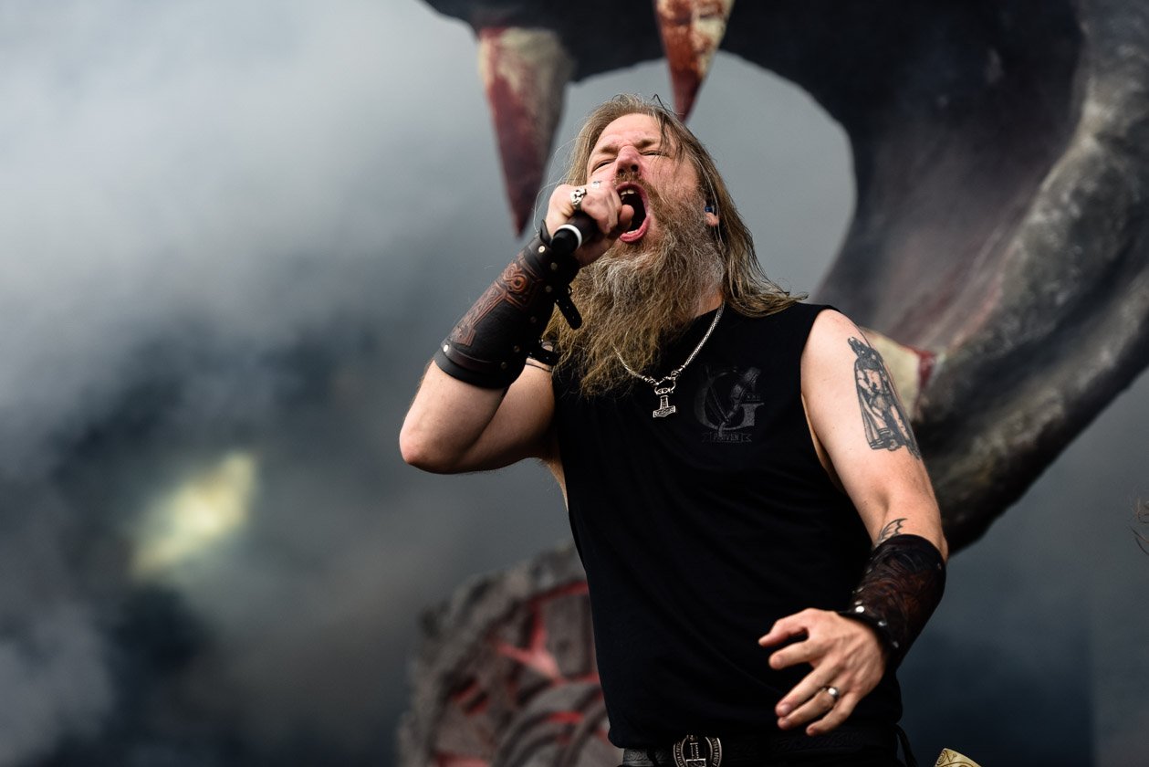 Amon Amarth – Wikinger-Attacke in Mendig. – Fronter Johan Hegg.