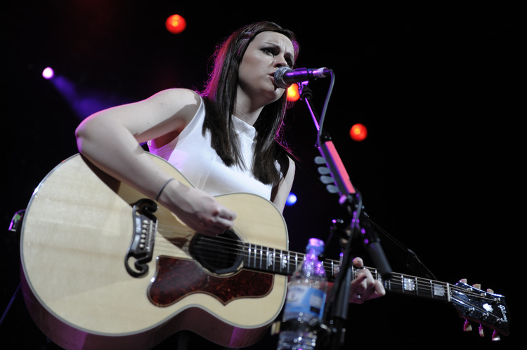 Amy Macdonald – Die Britin begeisterte das ausverkaufte Palladium. – ... und entschuldigt sich für ihr mageres Deutsch.