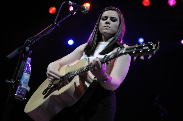 Amy Macdonald – Die Britin begeisterte das ausverkaufte Palladium. – ... im Gegenteil, sie sind von der ersten Minute...