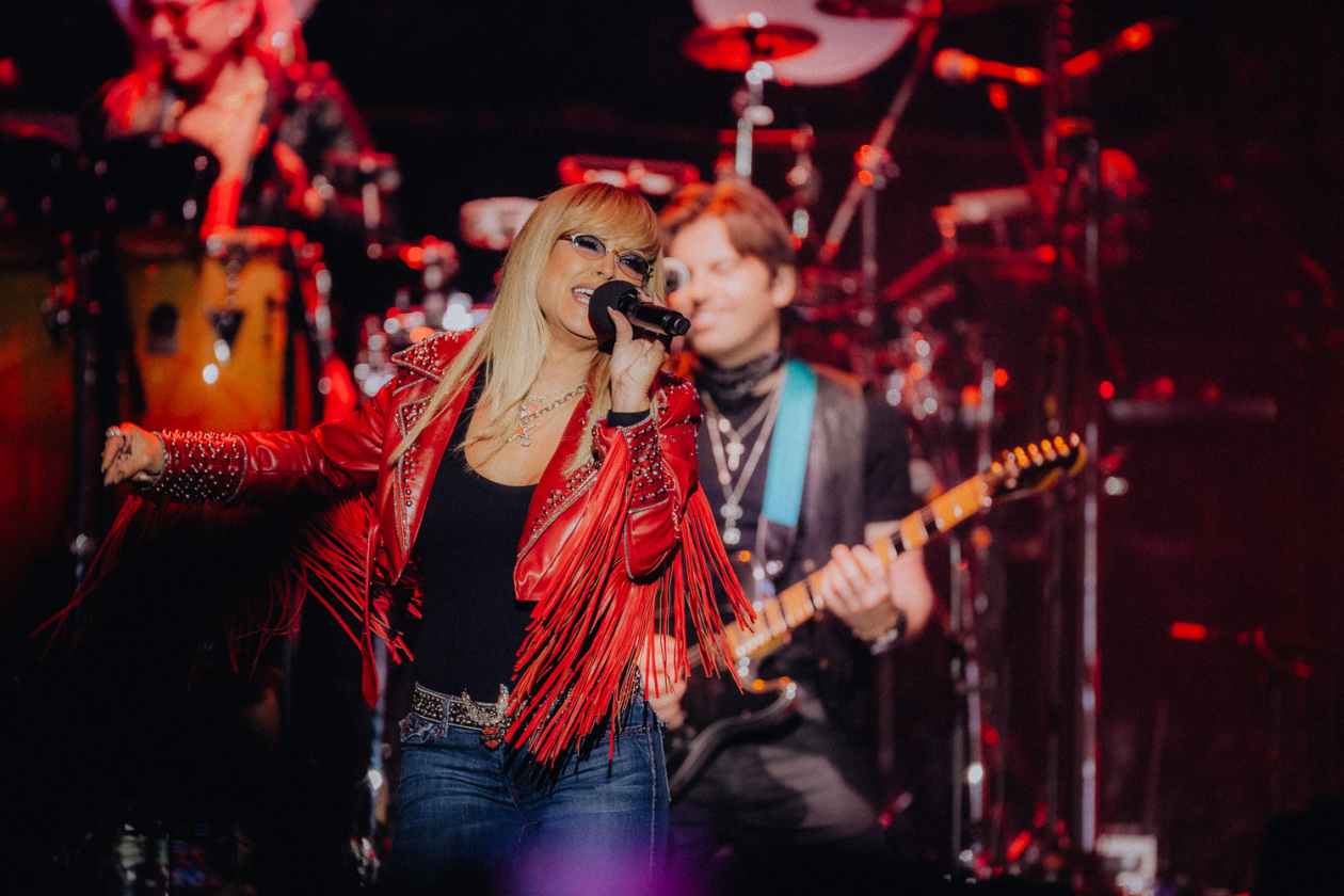 Ein Vierteljahrhundert "Not That Kind": die US-Amerikanerin auf #NTK25-Tour. – Anastacia.
