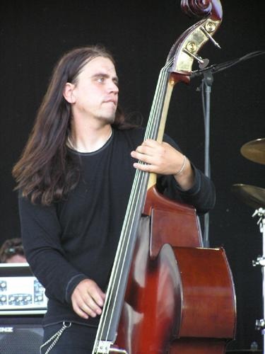 Angel Blake – Spielen nicht jeden Song mit Basser, rocken aber trotzdem. – 