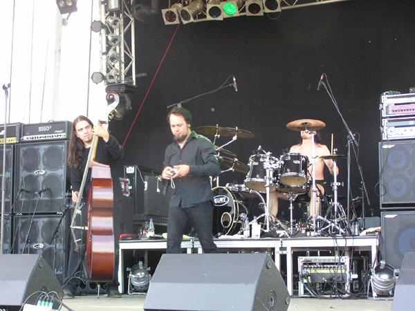 Angel Blake – Spielen nicht jeden Song mit Basser, rocken aber trotzdem. – 
