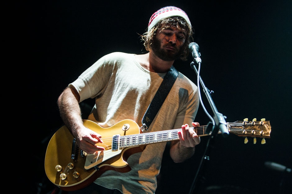 Angus & Julia Stone – Zwei Aussies in der Domstadt. – Angus on stage.