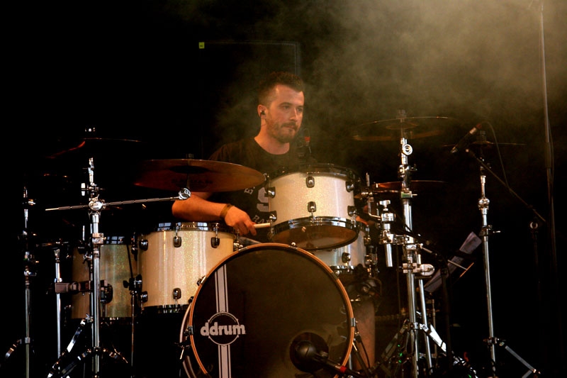 Die Indie-Ikone zieht nach wie vor eine Menge Leute. – Anne Clark und Band