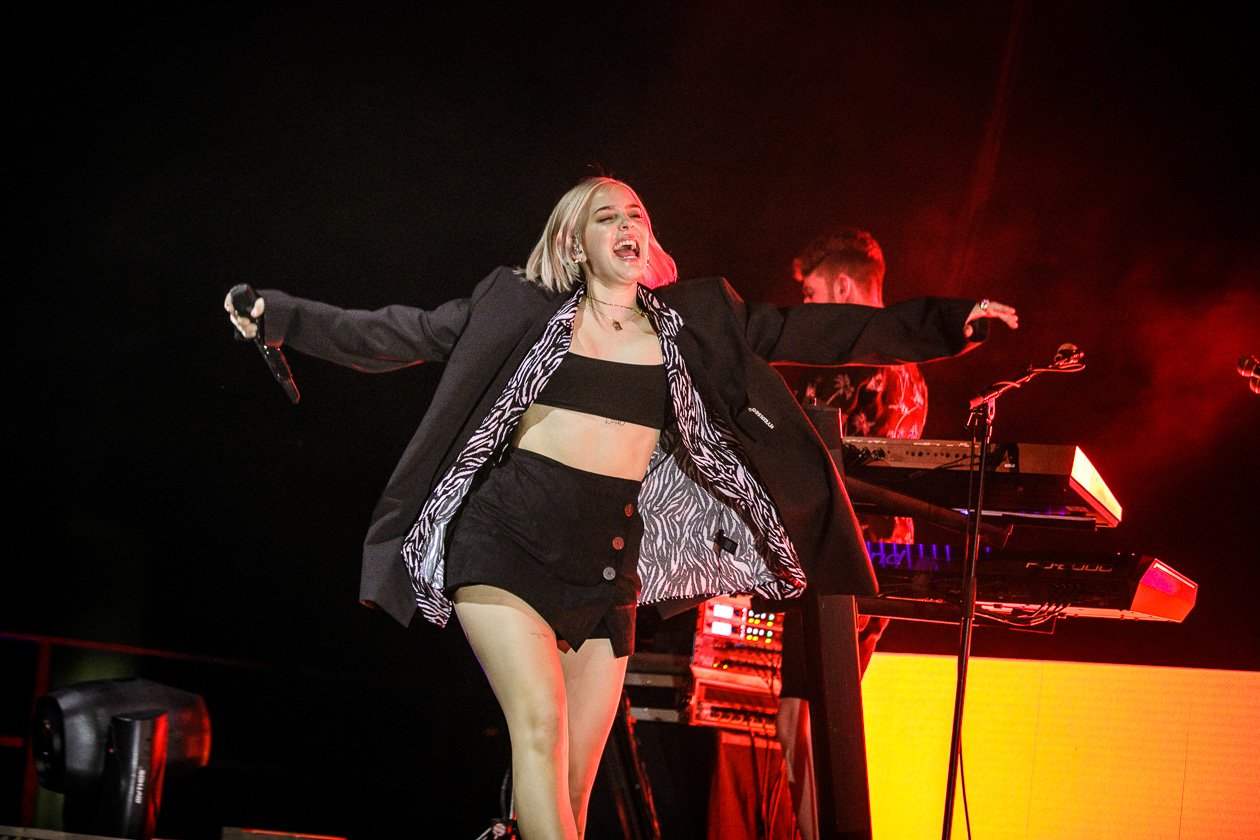 Selbstbewusste Show in der Hauptstadt. – Anne-Marie.