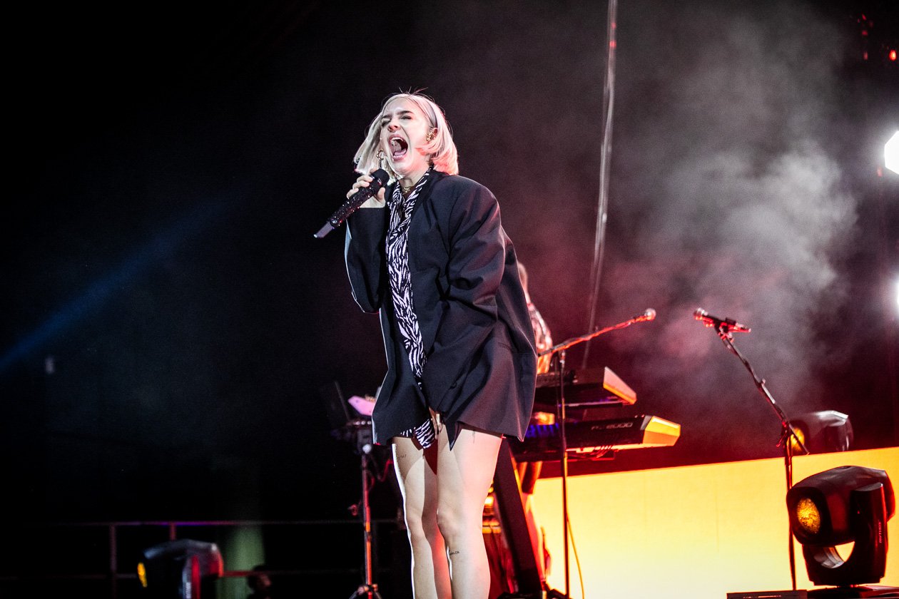 Selbstbewusste Show in der Hauptstadt. – Anne-Marie.