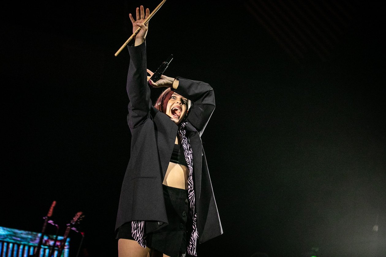 Selbstbewusste Show in der Hauptstadt. – Anne-Marie.