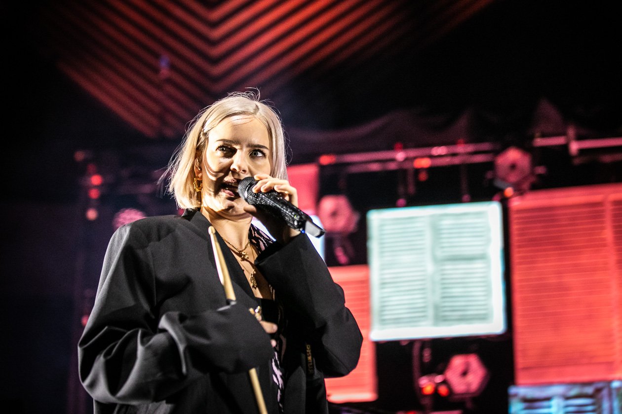 Selbstbewusste Show in der Hauptstadt. – Anne-Marie.