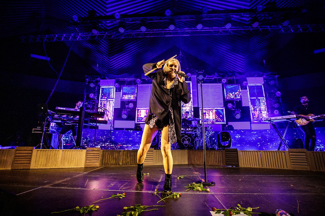 Selbstbewusste Show in der Hauptstadt. – Anne-Marie.