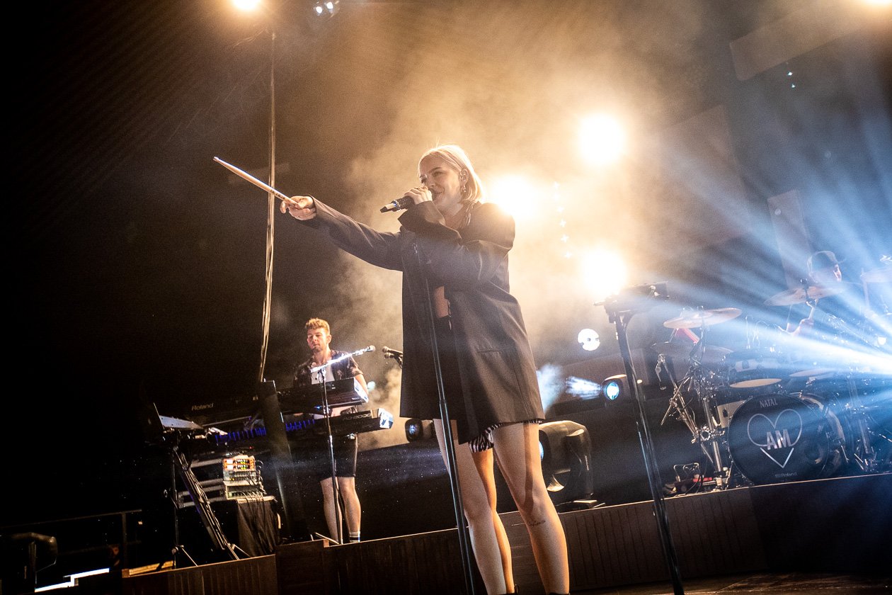 Selbstbewusste Show in der Hauptstadt. – Anne-Marie.