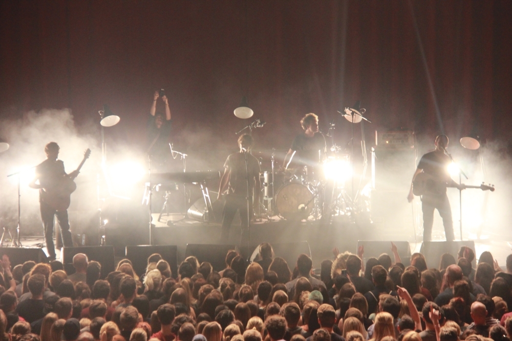 AnnenMayKantereit – Das Karrierebarometer zeigt steil nach oben. – Blinded by the light!