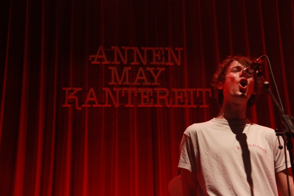 AnnenMayKantereit – Das Karrierebarometer zeigt steil nach oben. – Sing it loud!