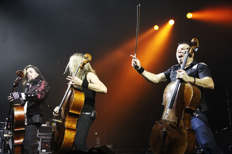 Einmal mehr mit großartiger Lightshow. – Apocalyptica