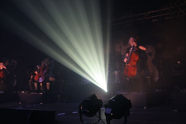 Apocalyptica – Auch als <i>normale</i> Rockband sind die Finnen exzellente Unterhaltung. – 