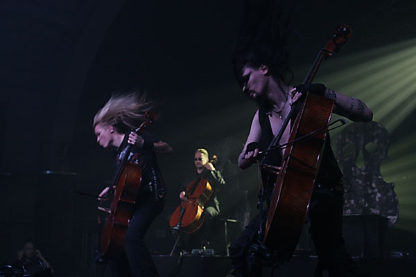 Apocalyptica – Auch als <i>normale</i> Rockband sind die Finnen exzellente Unterhaltung. – 