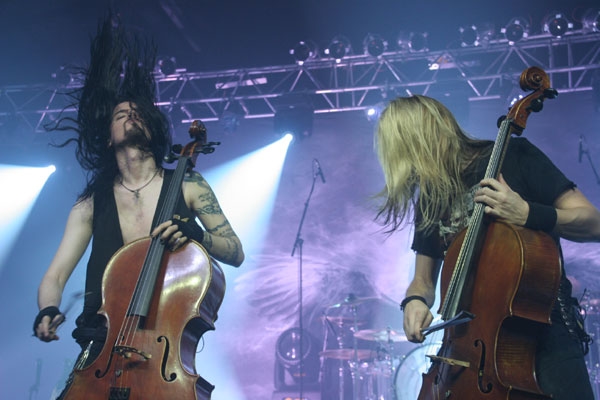 Apocalyptica – Auch als <i>normale</i> Rockband sind die Finnen exzellente Unterhaltung. – 
