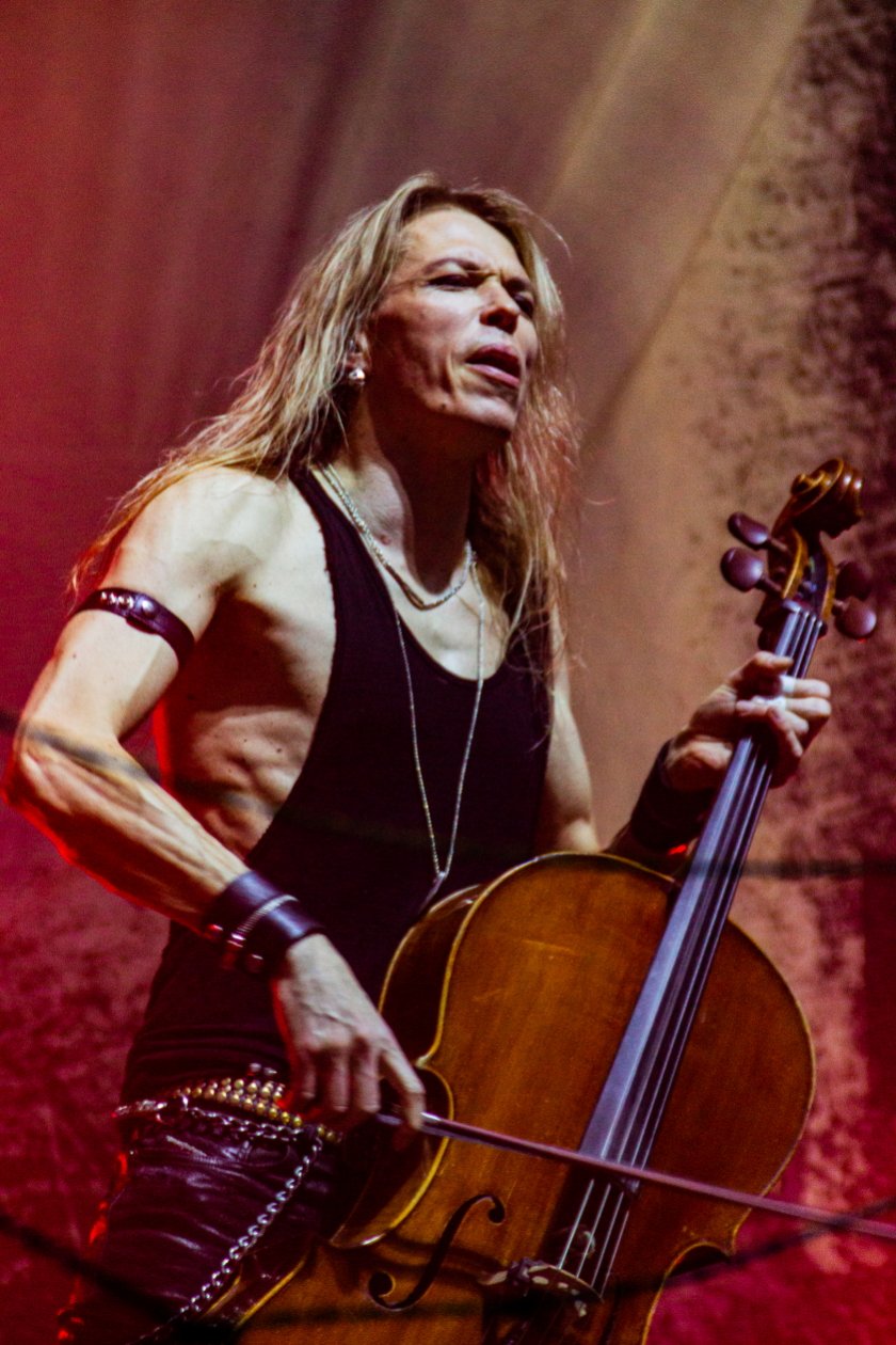 Apocalyptica – Als Special Guests von Sabaton 2019 in Berlin. – Eicca Toppinen.
