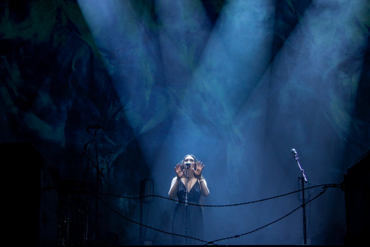 Apocalyptica – Als Special Guests von Sabaton 2019 in Berlin. – Elize Ryd von Amaranthe.