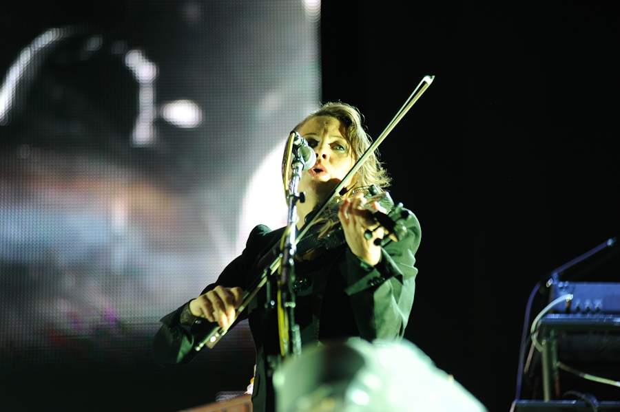 Arcade Fire – Fulminante Show in Neuhausen ob Eck. – Marika Anthony-Shaw.