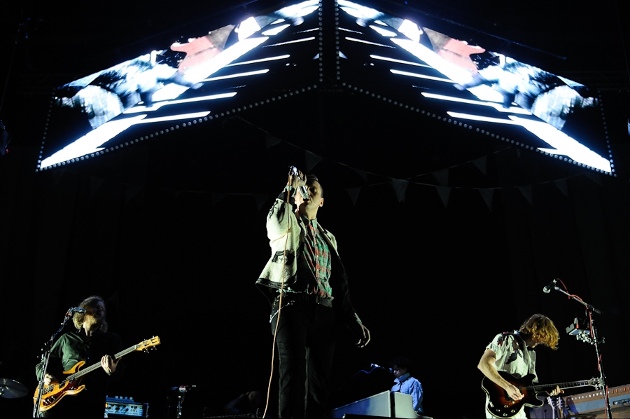 Fulminante Show in Neuhausen ob Eck. – Spielten das miese Wetter hinfort: Arcade Fire.
