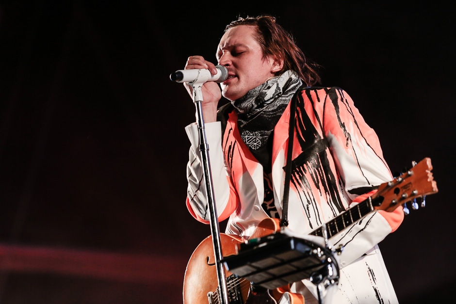 Arcade Fire – Headliner in Neuhausen ob Eck (und in Scheeßel natürlich). – Win Butler.