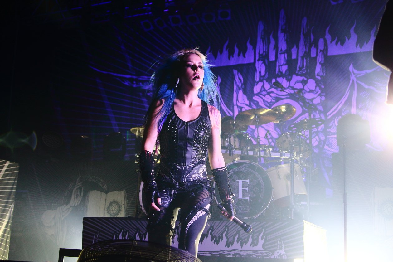 Arch Enemy – Die Speerspitze des Melo-Death durchbohrt Berlin. – Alissa White-Gluz.