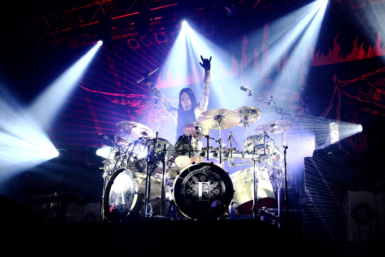 Arch Enemy – Die Speerspitze des Melo-Death durchbohrt Berlin. – Daniel Erlandsson.