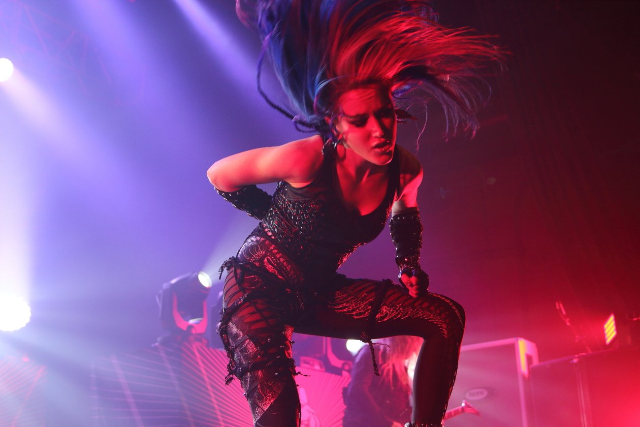 Arch Enemy – Die Speerspitze des Melo-Death durchbohrt Berlin. – Headbanging.