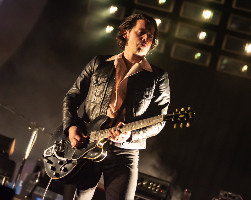 Arctic Monkeys – Arctic Monkeys.