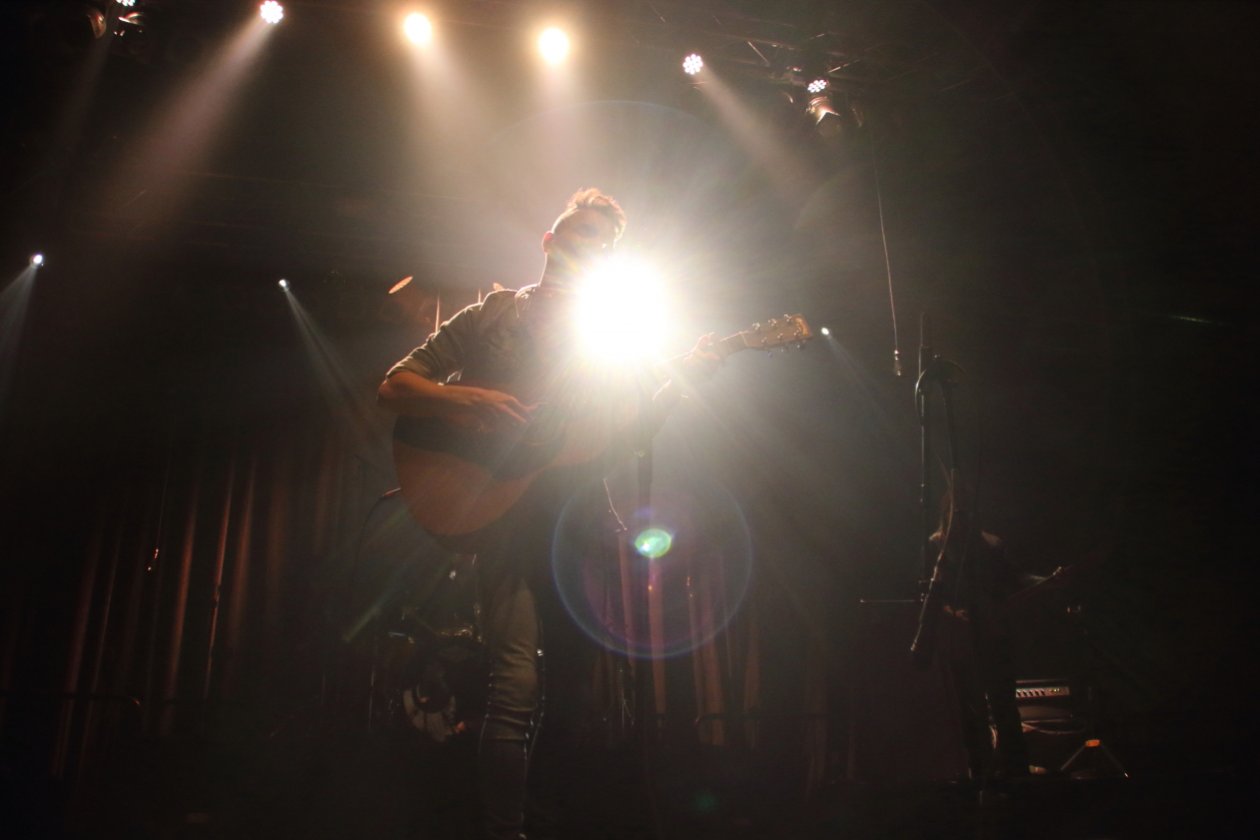 Asaf Avidan – The Study On Falling live on tour. – Raus aus dem Gold Shadow.