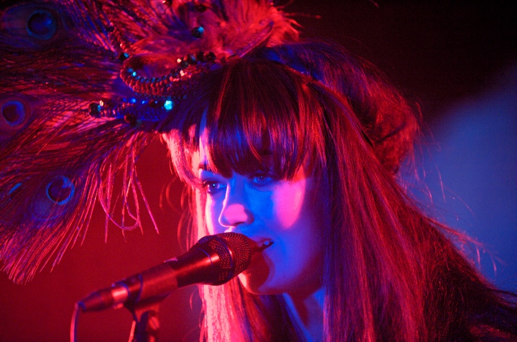 I Will Love You Monday - an einem Sonntagabend im Februar 2010. – Aura Dione
