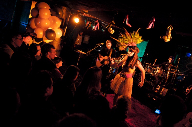 Aura Dione – I Will Love You Monday - an einem Sonntagabend im Februar 2010. – ... hervorragend zur karnevalistischen Grundstimmung in ...