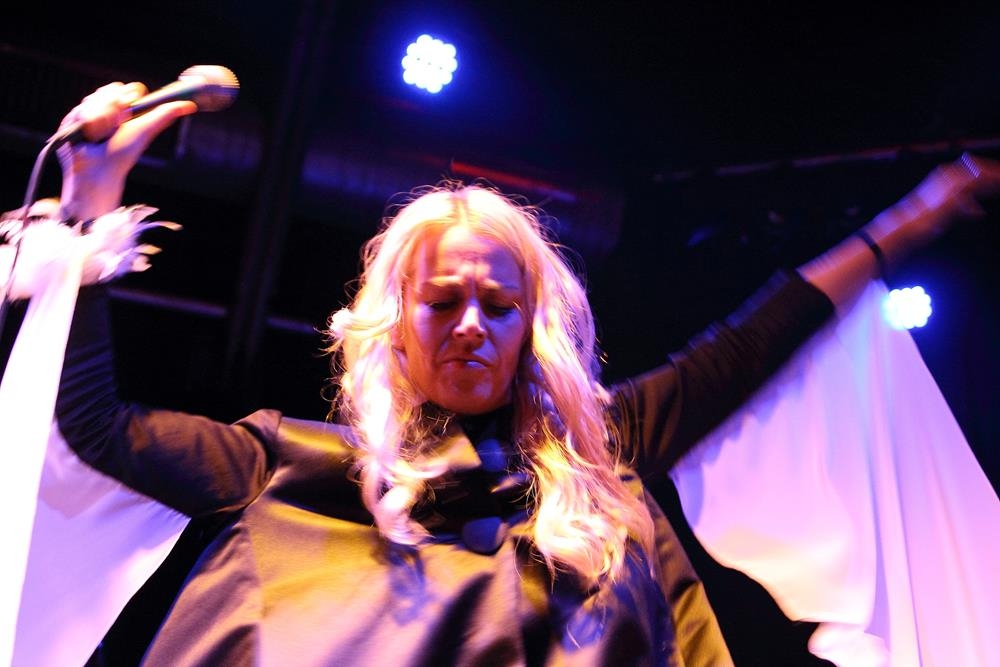 Avatarium – Auf Tour mit The Vintage Caravan und Honeymoon Disease. – Jennie-Ann Smith.
