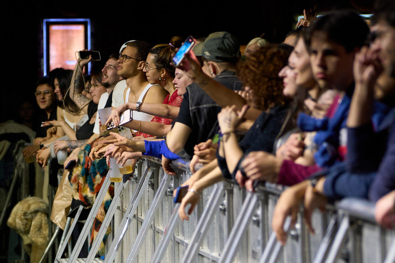 Azealia Banks – Die New Yorker Rapperin und Sängerin vor vollem Haus. – Fans.