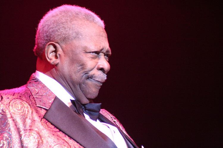 B.B. King – Auf seiner Abschiedstour glänzt der alte Mann des Blues als Charmeur. – 