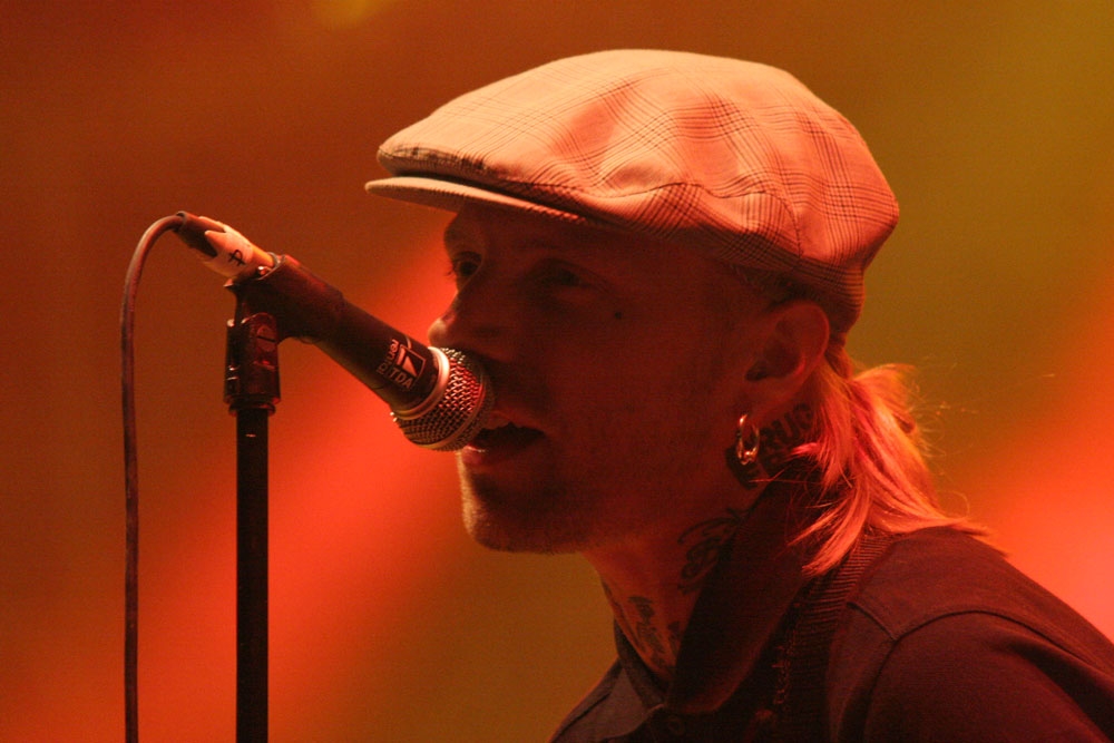 Schwedischer Rotzrock lässt den Abend gut ausklingen. – Backyard Babies