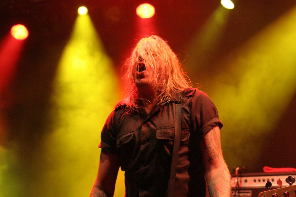 Schwedischer Rotzrock lässt den Abend gut ausklingen. – Backyard Babies