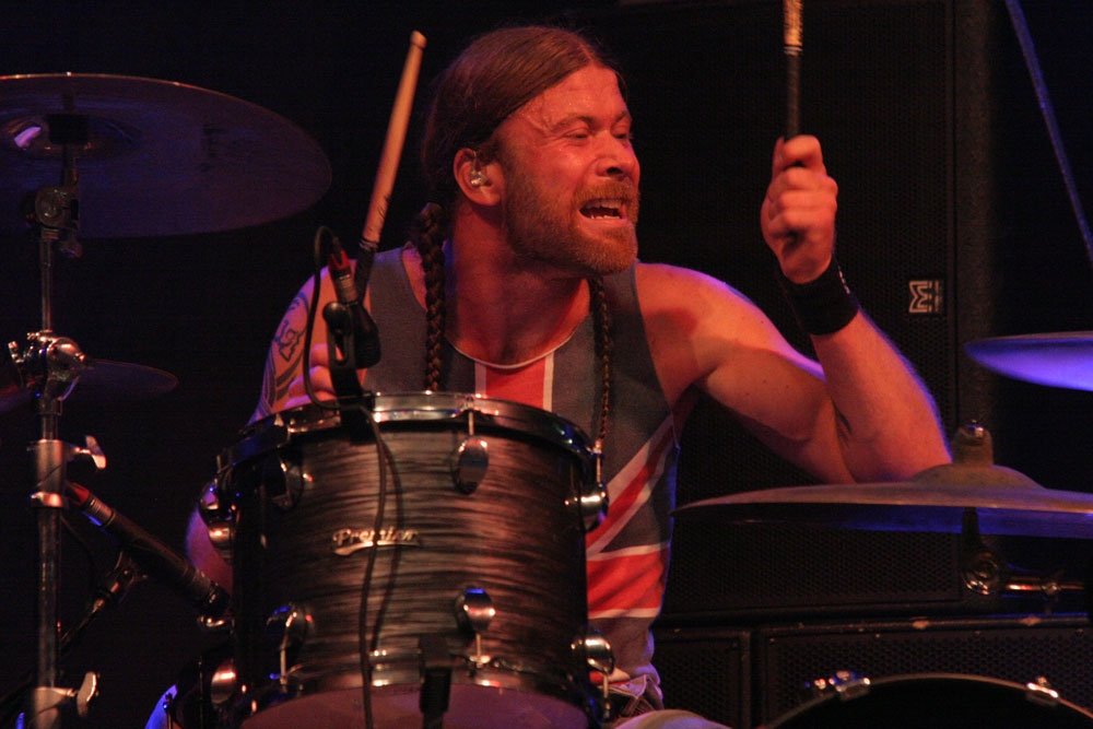 Schwedischer Rotzrock lässt den Abend gut ausklingen. – Backyard Babies