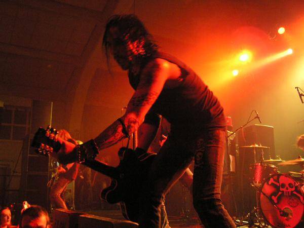 Backyard Babies – Dregen, Nicke und Co. rocken immer noch wie Sau. – 