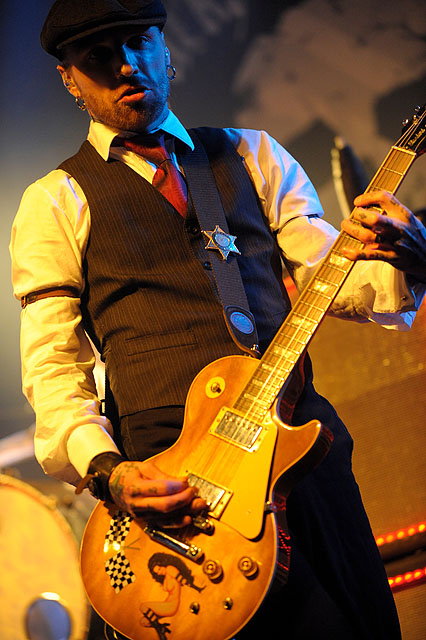 Backyard Babies – Die Babies in der Essigfabrik als Support von Danko Jones – Die Schweden heizten die Essigfabrik für Danko Jones an.
