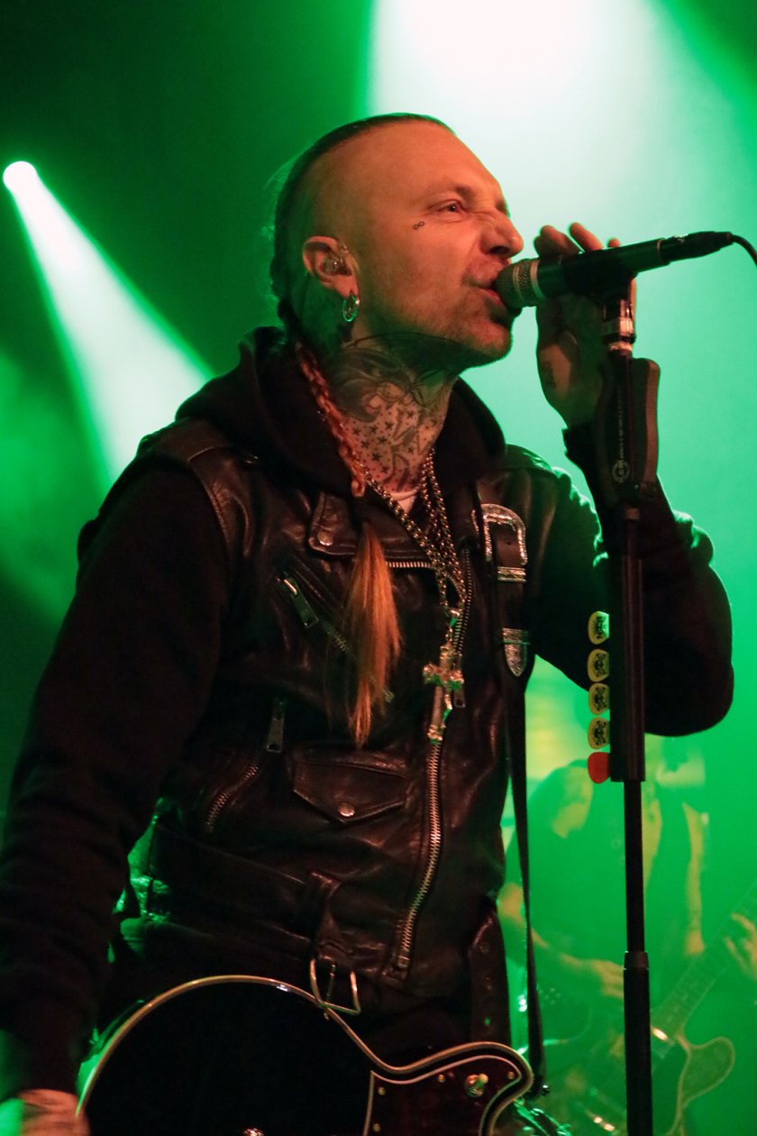 Die Schweden wissen immer noch, wie man eine Liveparty startet. – Backyard Babies.