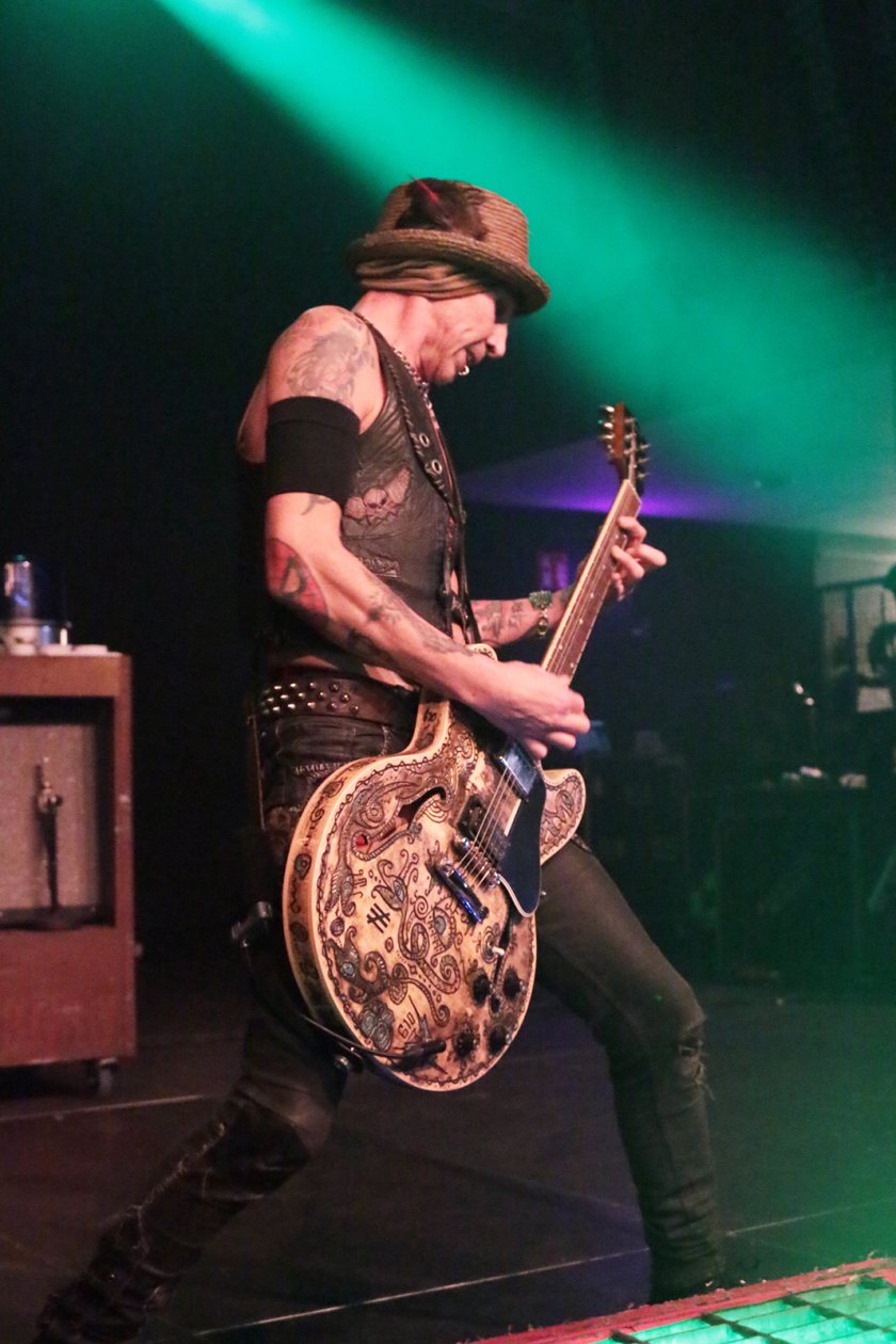 Die Schweden wissen immer noch, wie man eine Liveparty startet. – Backyard Babies.
