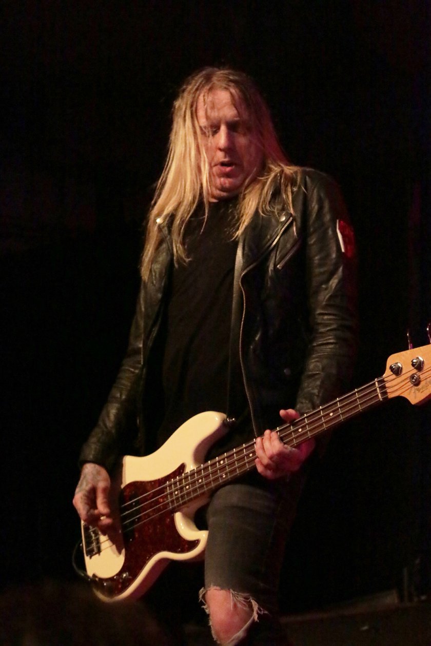 Die Schweden wissen immer noch, wie man eine Liveparty startet. – Backyard Babies.